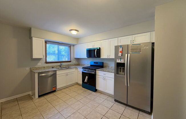 493 Leslie Ct #102