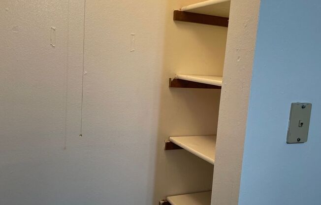3 beds, 1 bath, 1,040 sqft, $1,695, Unit 3172-303
