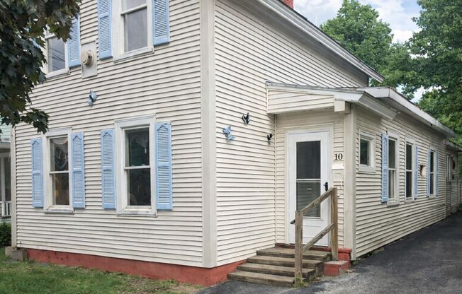 Spacious 5-Bedroom, 4-Bathroom Home Near UVM & Downtown Burlington (10 Walnut St)