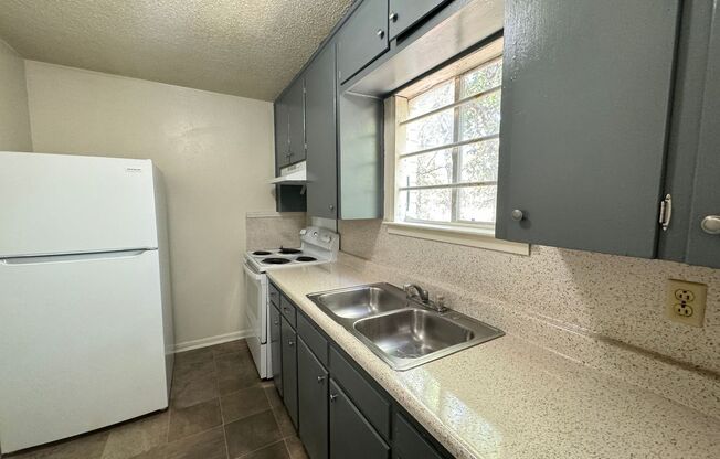 1 bed, 1 bath, 406 sqft, $525, Unit Apt 14