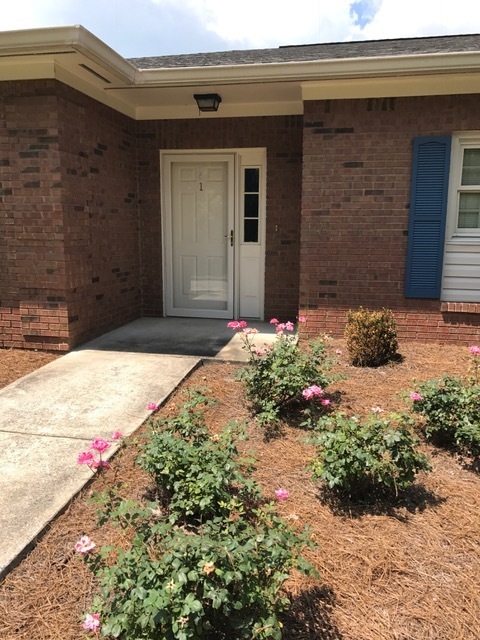 3 beds, 3 baths, 1,800 sqft, $1,045