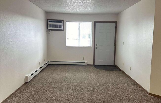 2 beds, 1 bath, $1,025, Unit 1704-202