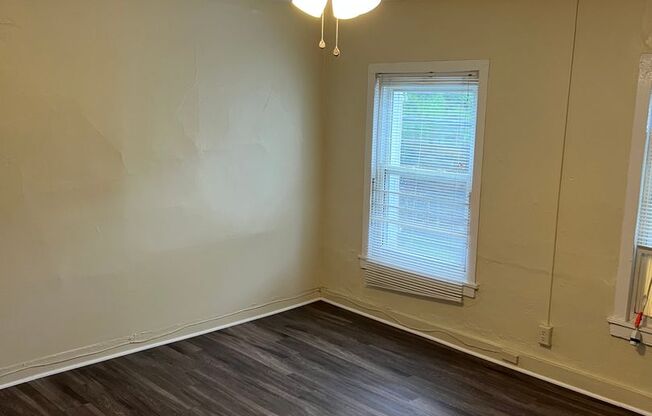 1 bed, 1 bath, 700 sqft, $950, Unit Apt #2 (2nd Flr)