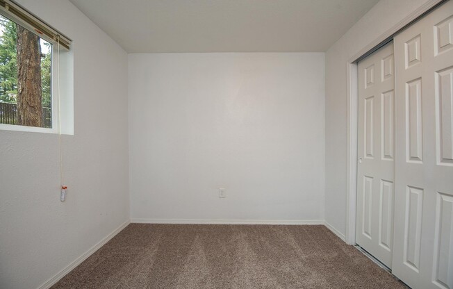 2 beds, 1 bath, 760 sqft, $1,375, Unit 75