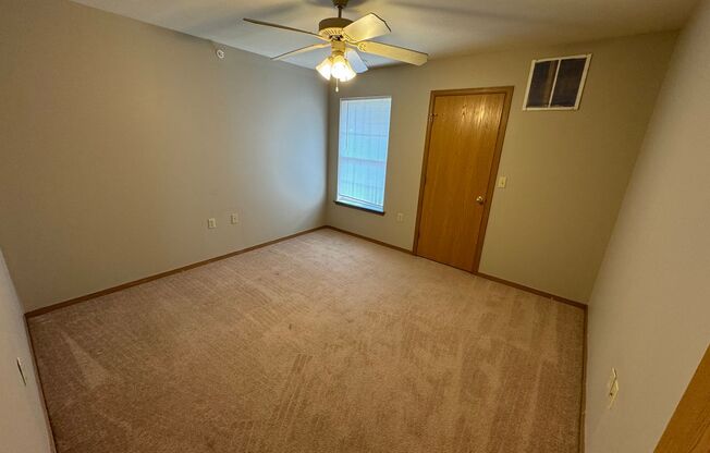 2 Bedroom 2 Bathroom Apartment with Amenities Available NOW!