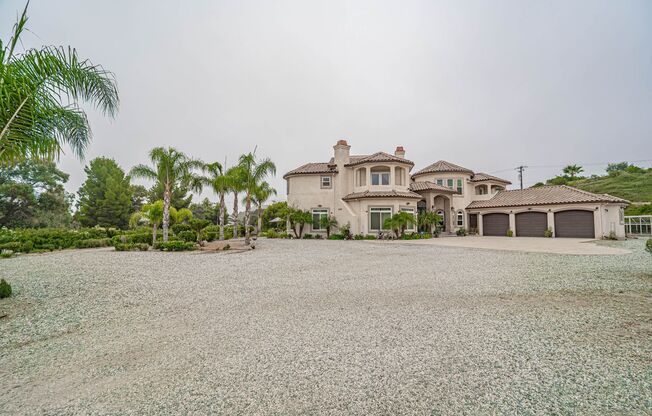 5 Bedroom Mansion on Horse Property in Santa Clarita  for Rent!