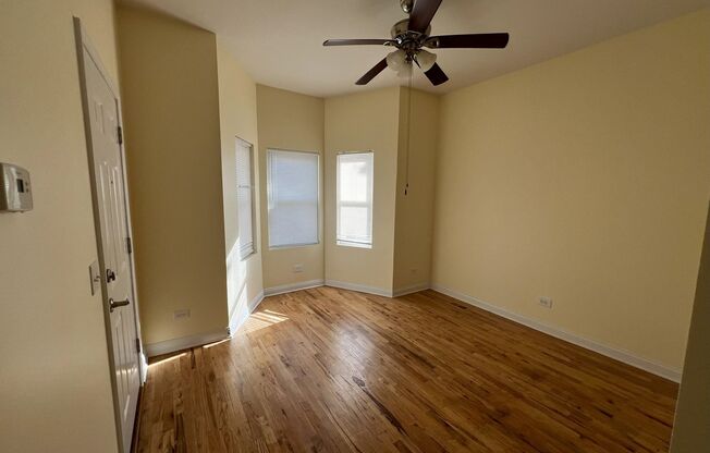 Charming 2BR Apartment Unit in Chicago