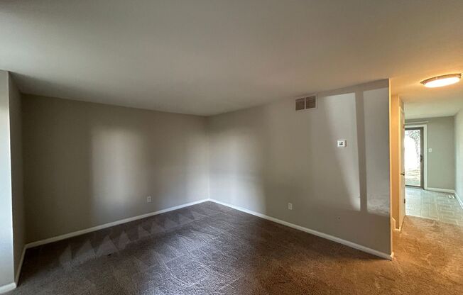 2 beds, 1 bath, 1,187 sqft, $999