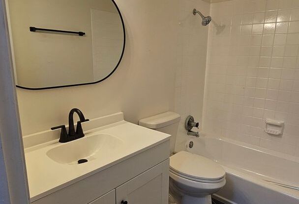 2 beds, 2 baths, 925 sqft, $1,300, Unit 119