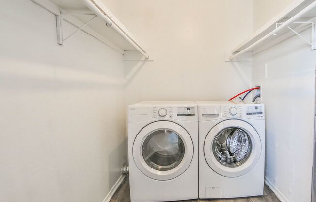 2 beds, 2 baths, 1,301 sqft, $1,095