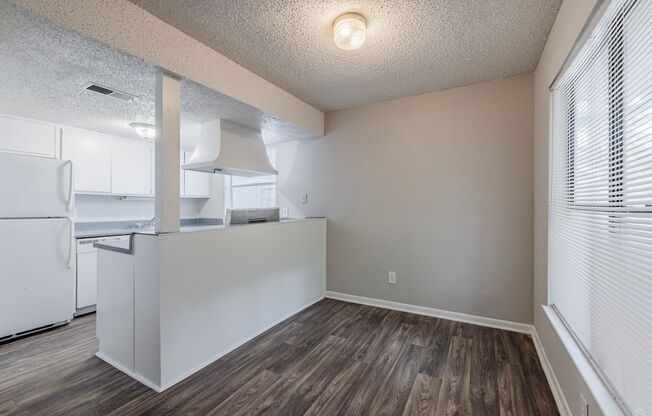 1 bed, 1 bath, 700 sqft, $875, Unit 1-10T