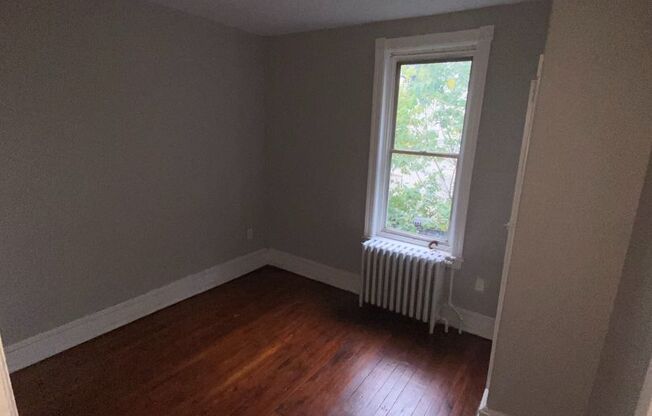 3 beds, 1 bath, $1,300