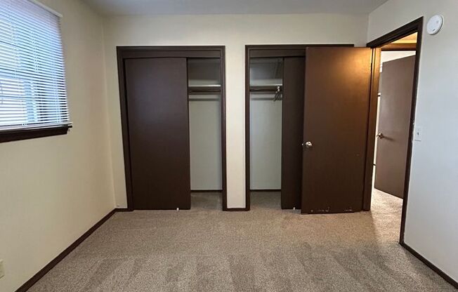 2 beds, 1 bath, 1,000 sqft, $960, Unit #2