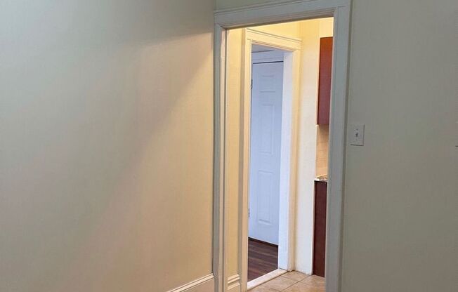 1 bed, 1 bath, $1,750, Unit B10