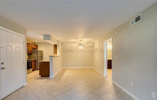 BEAUTIFUL 1 BEDROOM, 1 BATH CONDO IN GATED COMMUNITY!!