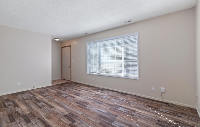 2 bed 1 bath Duplex unit in Milwaukie Hector Campbell Neighborhood