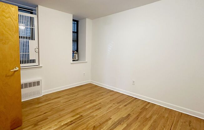 1 bed, 1 bath, $2,500, Unit A