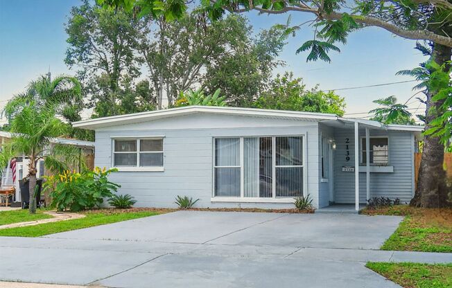 2 Bedroom, 1 Bathroom Home For Rent in St Pete!