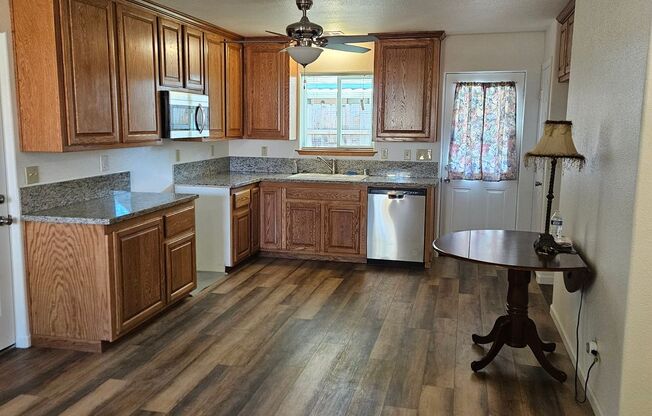 Charming 2 Bedroom Home Located in La Loma Area