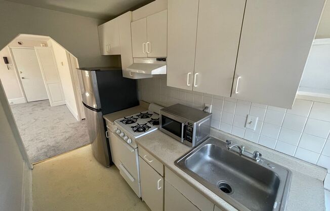 1 bed, 1 bath, $1,195, Unit 3R