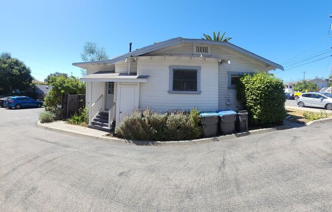 Cute standalone Bungalow in SLO!