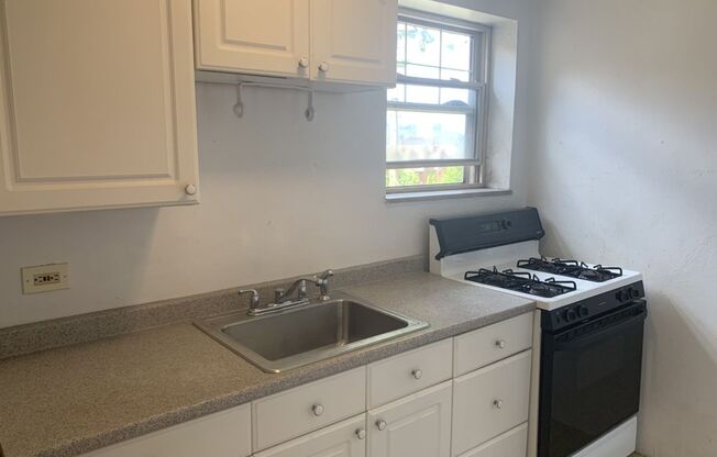 2 beds, 1 bath, $1,710, Unit 317B