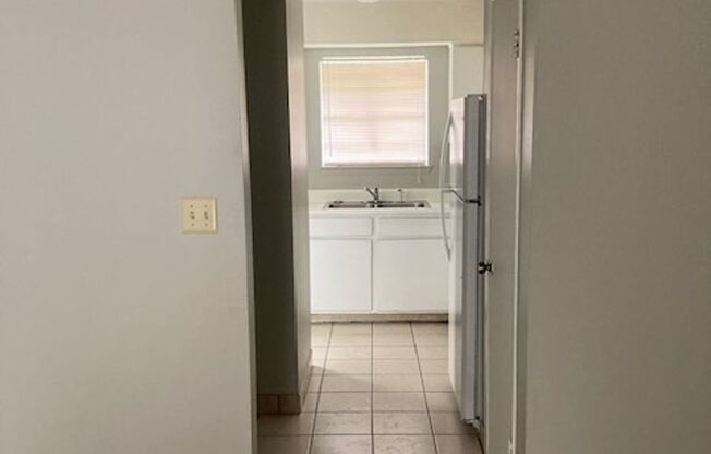 2 beds, 1.5 baths, $735, Unit E1