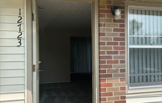 2 beds, 1 bath, 869 sqft, $1,139, Unit 12723T