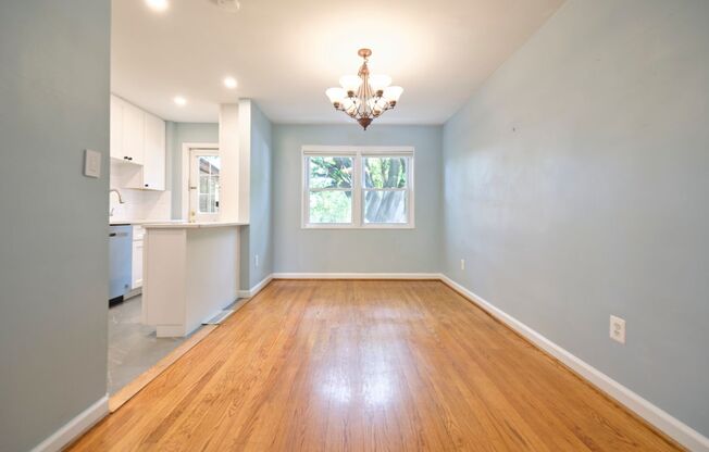 Charming and private 3BR, 2FB home located in the heart of Alexandria