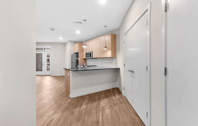 Studio, 1 bath, 548 sqft, $1,950, Unit 624