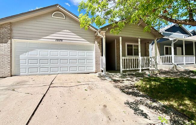 Beautiful Duplex with Attached Garage and Fenced Backyard!