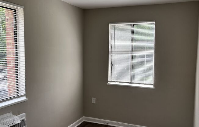 Affordable 2-Bedroom Apartment in Southwest DC – Utilities Included Option Available
