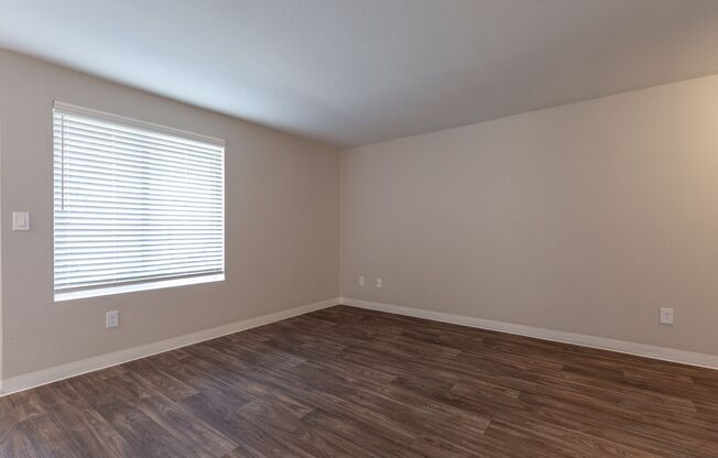 1 bed, 1 bath, 612 sqft, $1,300, Unit 323