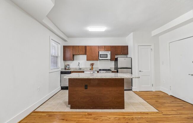 Studio, 1 bath, 450 sqft, $1,792, Unit 811-B7