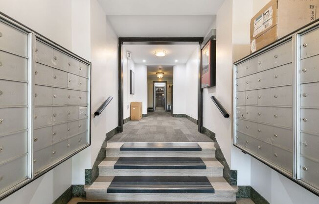 Studio, 1 bath, 405 sqft, $1,675, Unit 806