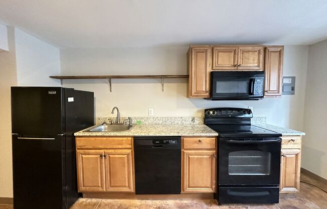 Studio, 1 bath, 350 sqft, $795, Unit 12