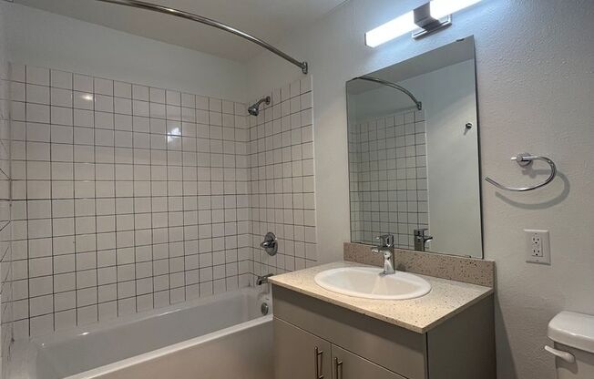 1 bed, 1 bath, 636 sqft, $1,695, Unit 127