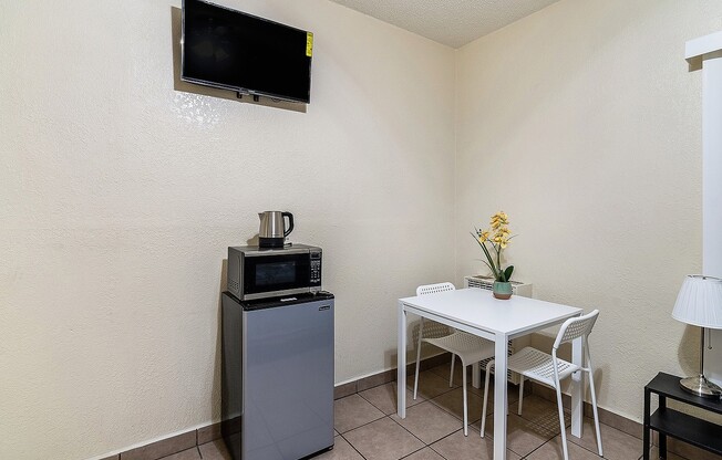 Studio, 1 bath, 154 sqft, $994.58, Unit 306