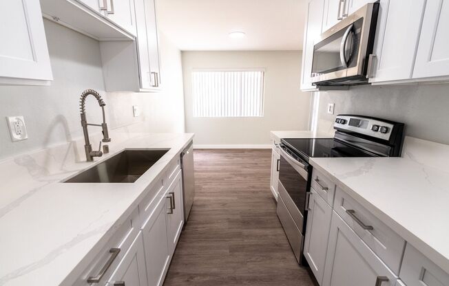 1 bed, 1.5 baths, 995 sqft, $2,698, Unit 107