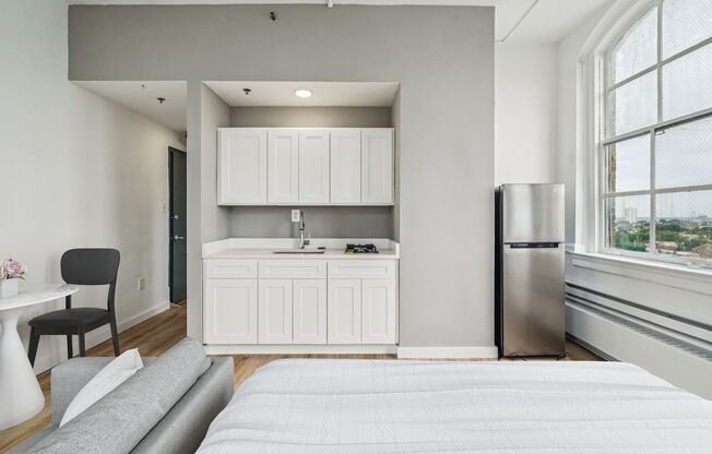 Studio, 1 bath, 306 sqft, $1,395, Unit 410