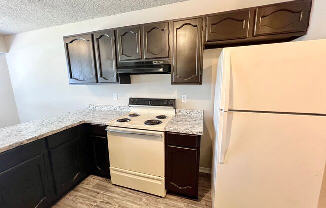 3 beds, 2 baths, $1,299