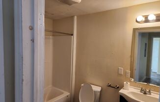 2 beds, 1 bath, $2,000, Unit 65 Green A