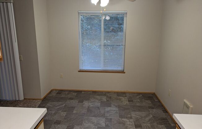 2 beds, 2 baths, 950 sqft, $1,350, Unit 29