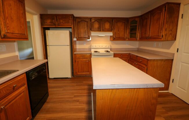 3 beds, 2 baths, $1,650