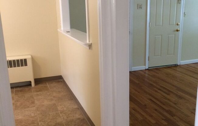 2 beds, 1 bath, $1,895, Unit SQ-189-3