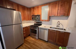 Lakefront Living in East Rogers Park!