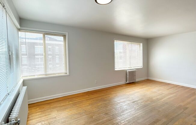 1 bed, 1 bath, 780 sqft, $1,895, Unit Halmark 307