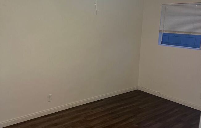 2 beds, 1 bath, $2,395, Unit 820-3