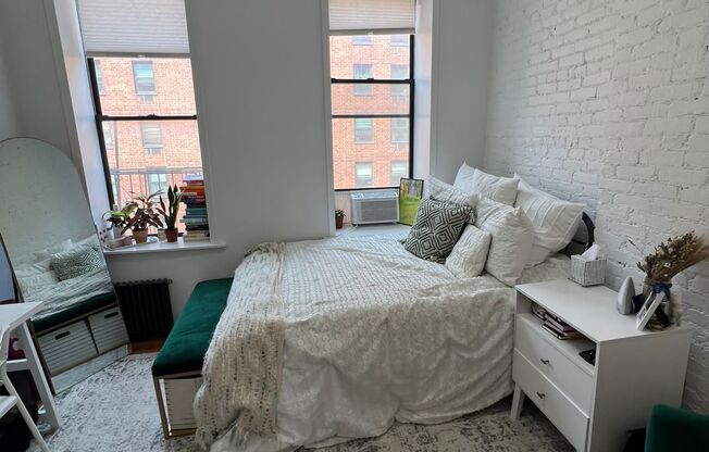 2 beds, 1 bath, $3,999, Unit 5A