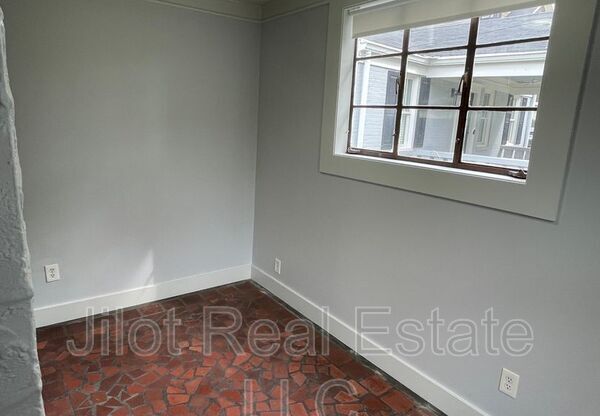 1845 Lakewood Terr SE